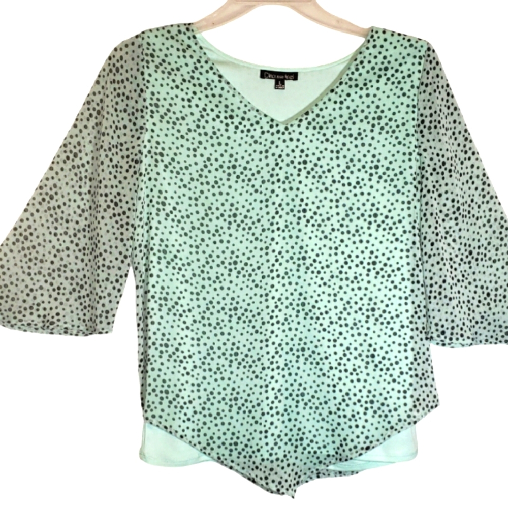Dina Ariel women's lg polka-dot lined butterfly sleeves pullover blouse. 6036